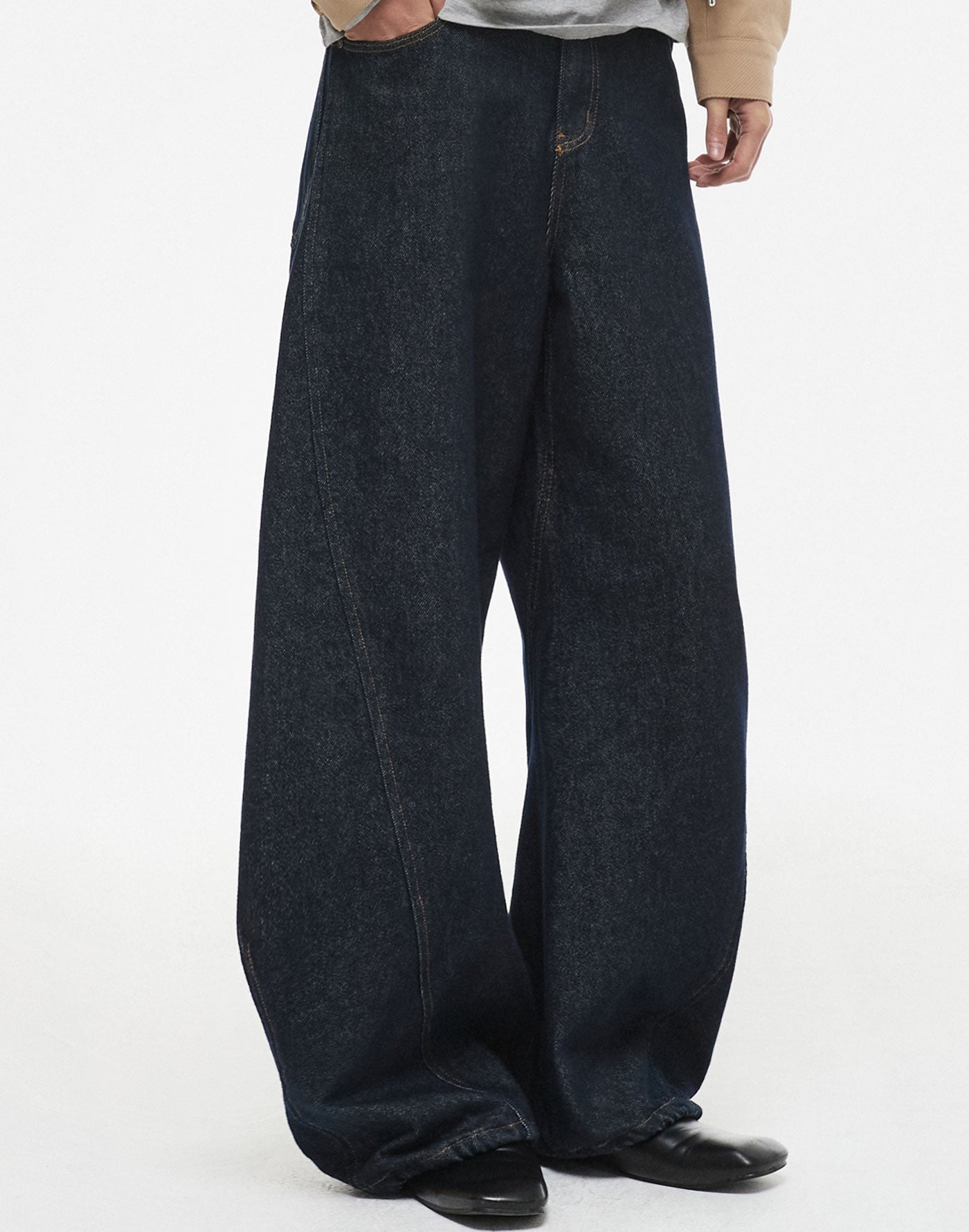 Curved Denim Pants