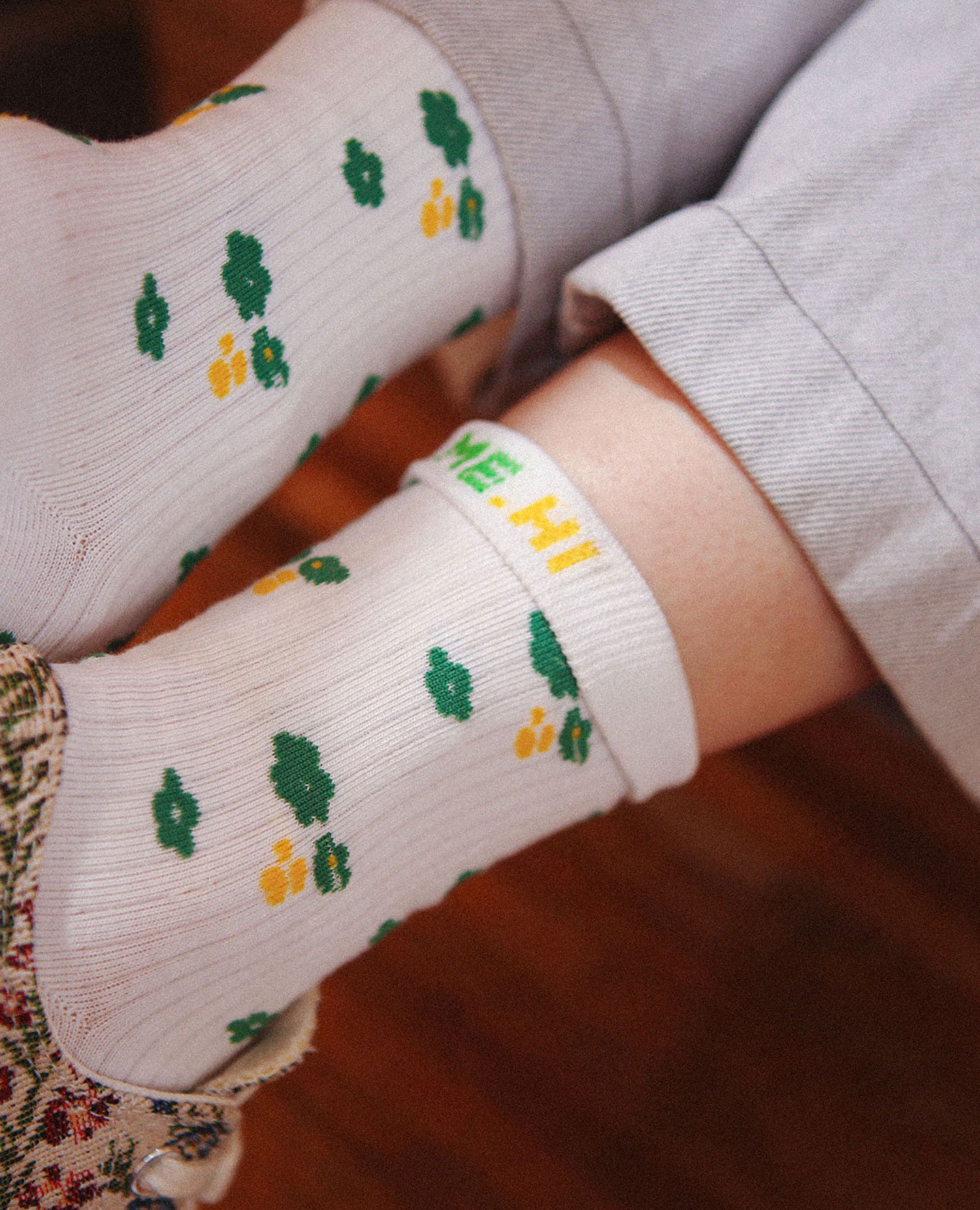White Flower Pattern Women's Socks