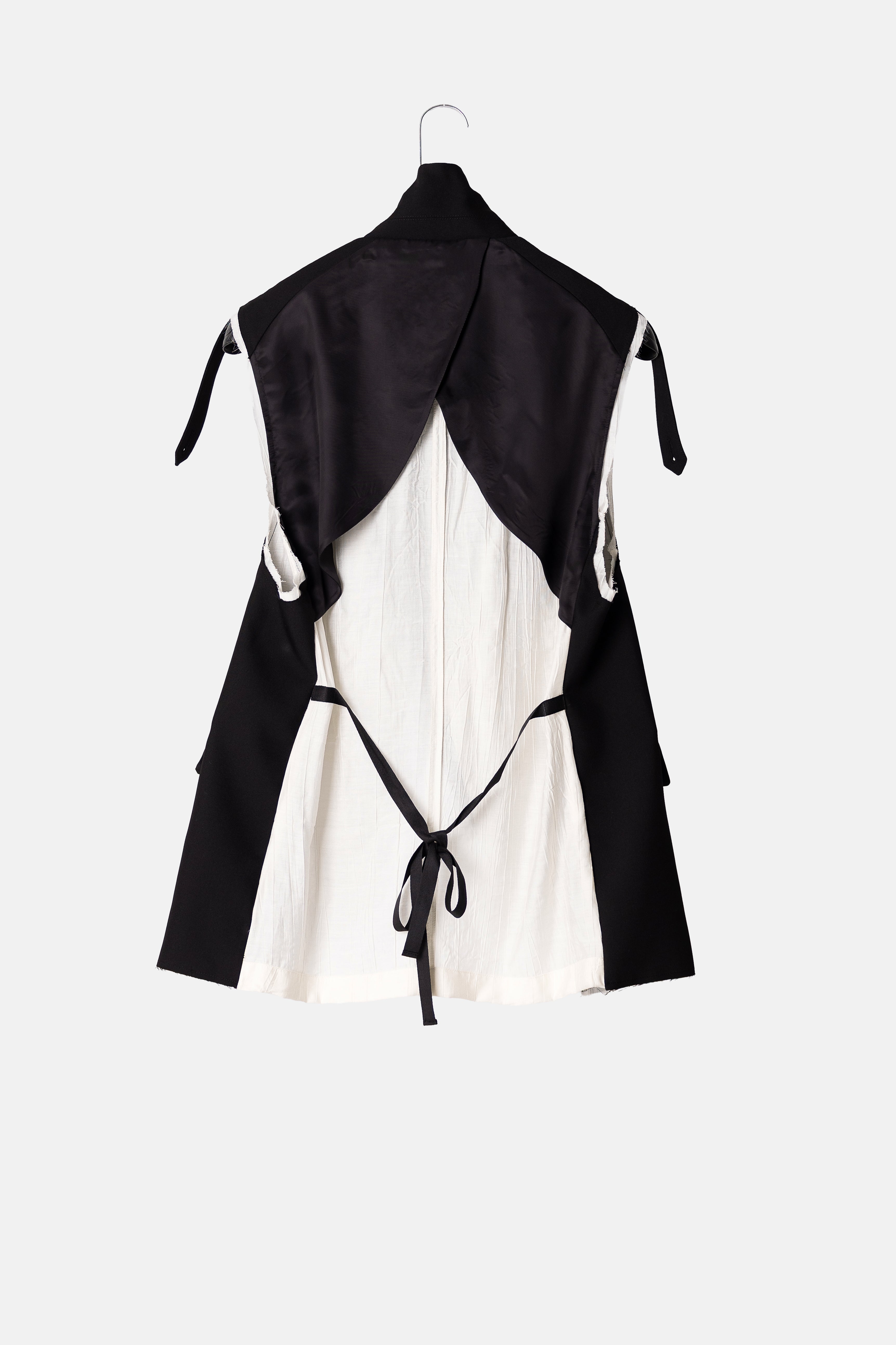 Pleated Sleeveless Jacket