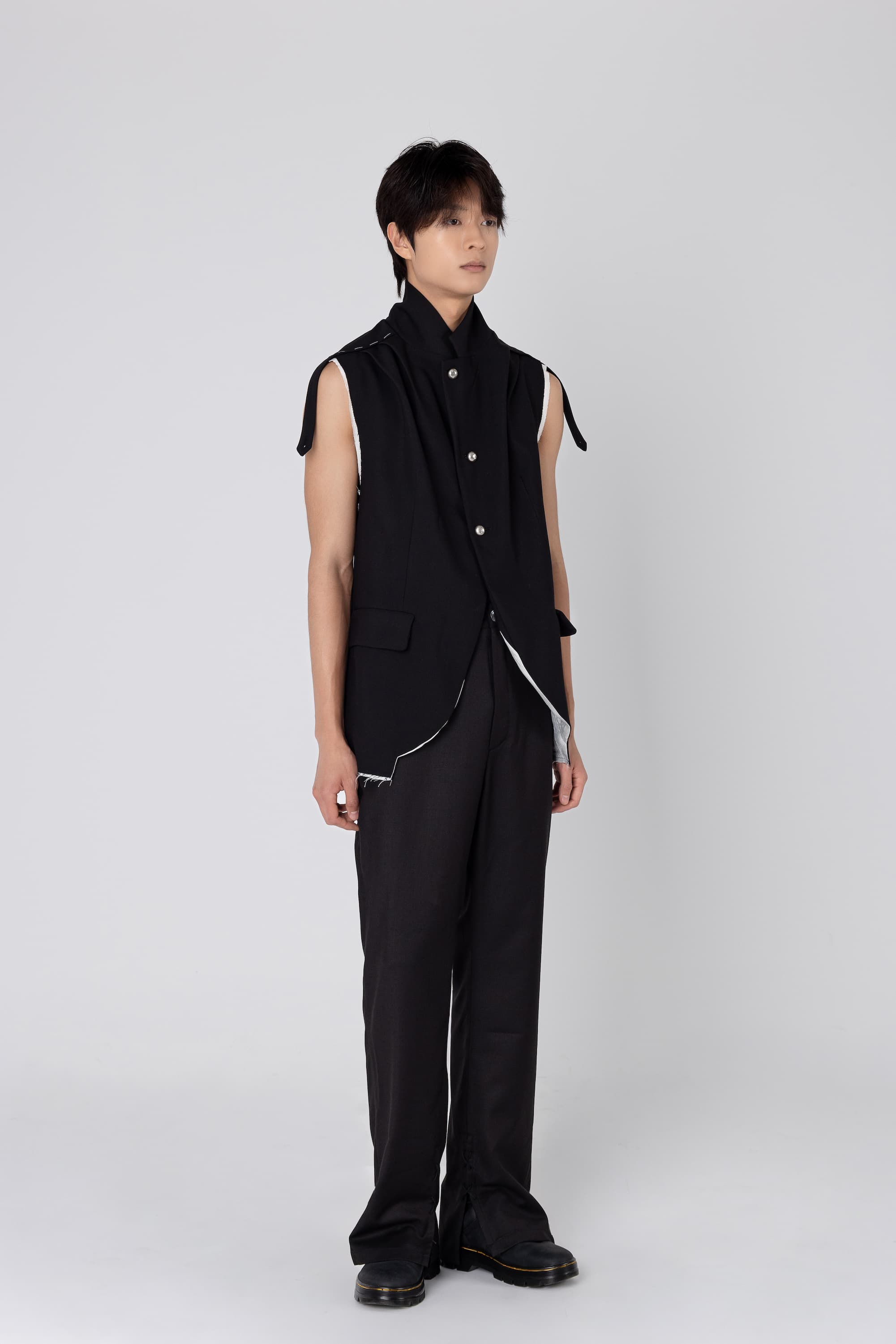 Pleated Sleeveless Jacket