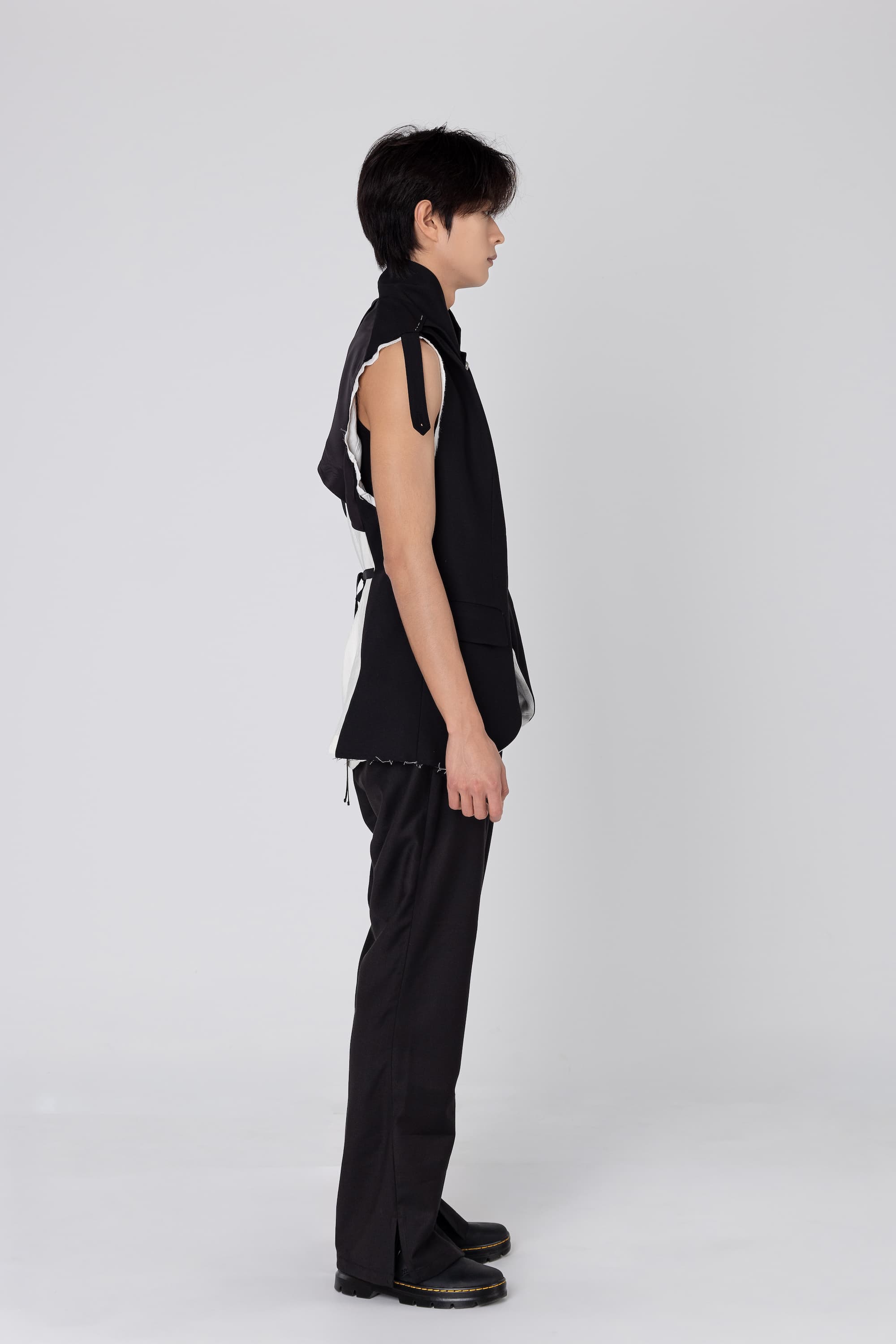 Pleated Sleeveless Jacket