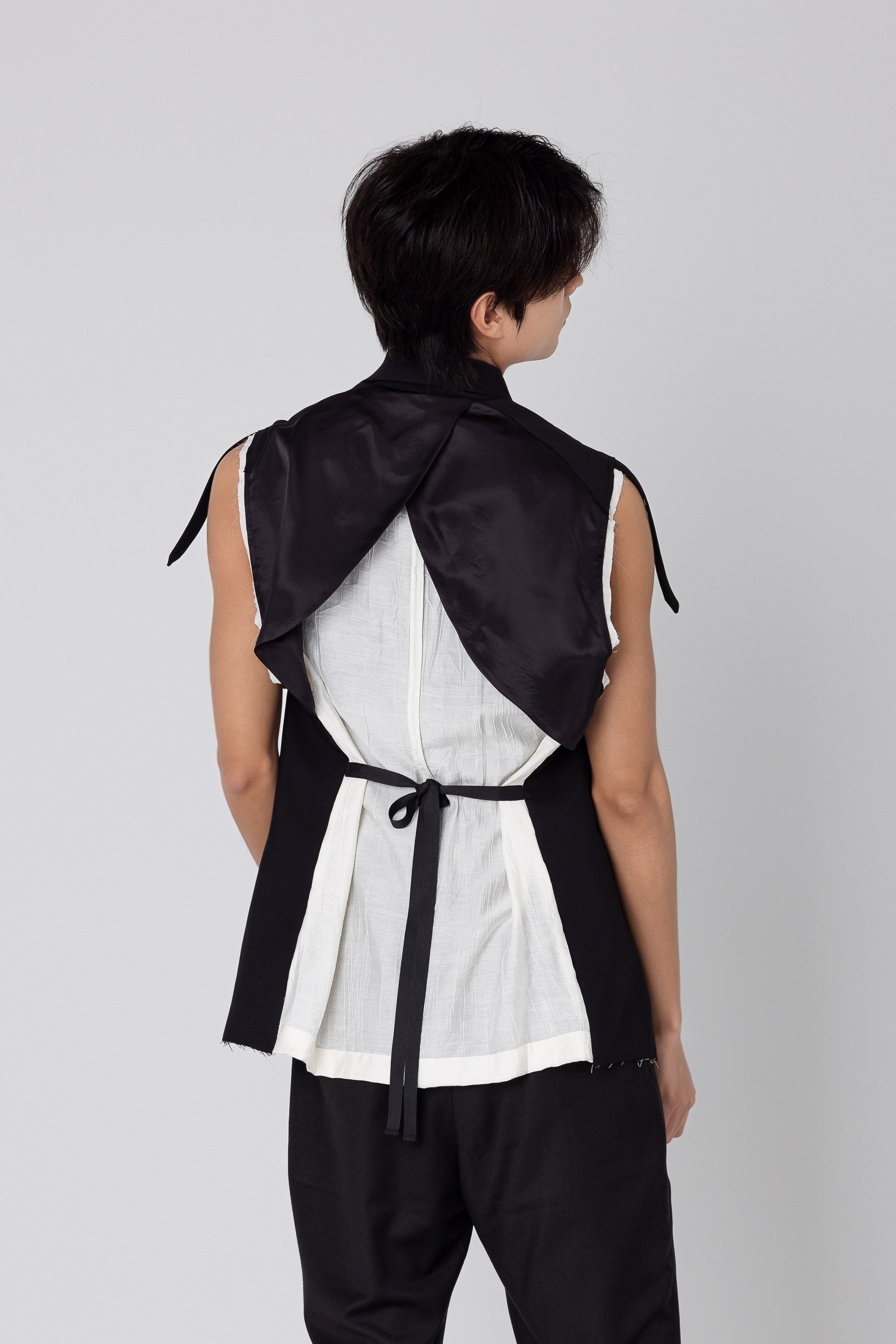 Pleated Sleeveless Jacket