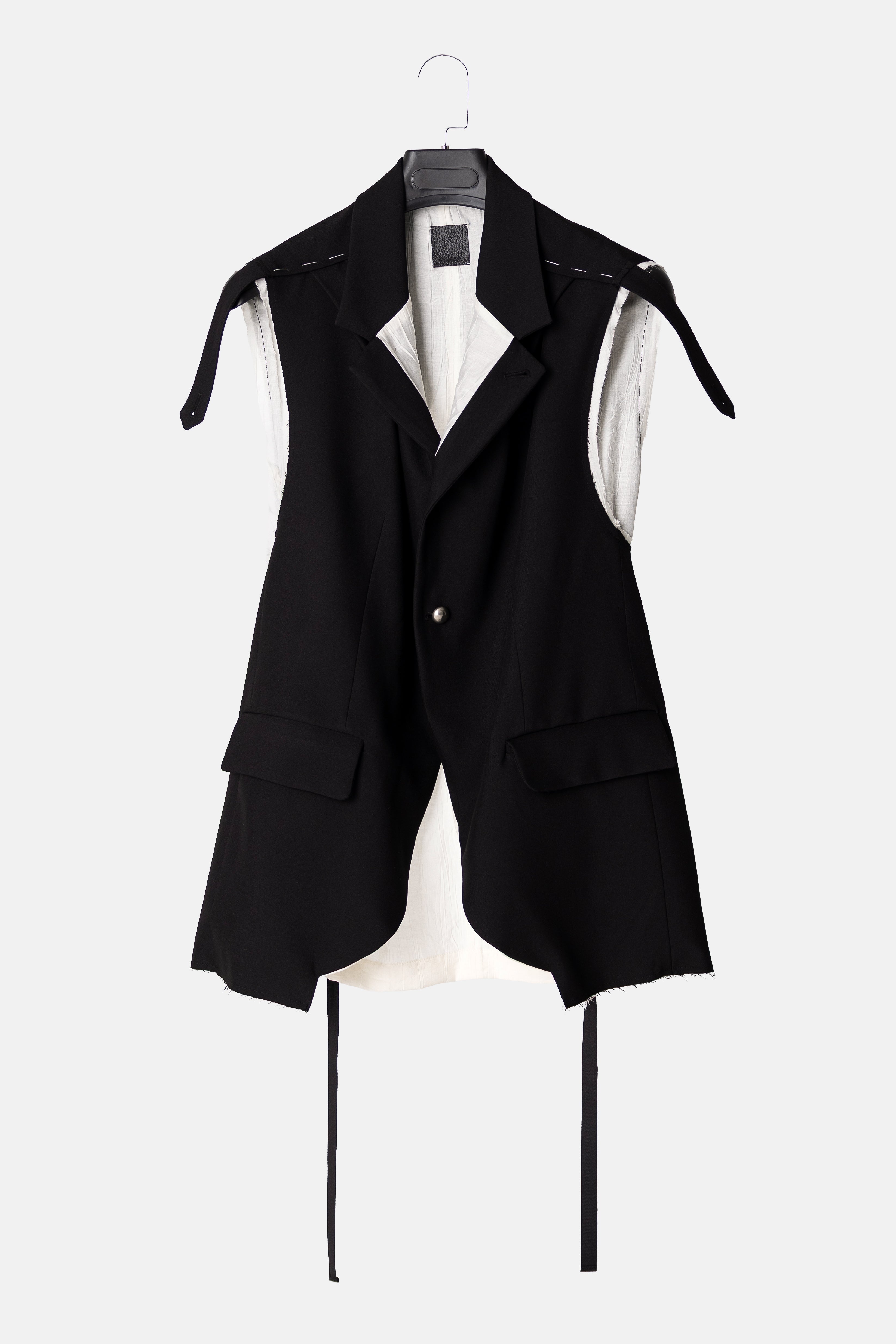 Pleated Sleeveless Jacket
